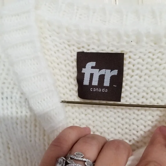 White Faux Fur 3/4 sleeve sweater loose fit women size Medium  147) - Picture 4 of 7